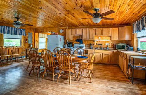 Spacious 5 Bedroom Cabin with Riverview & Black Lake Access - Foto 31