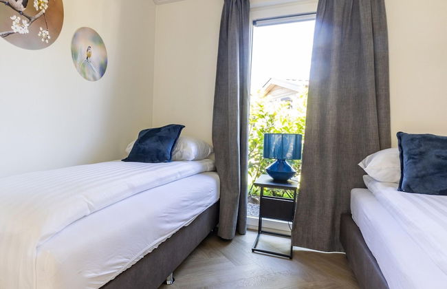 Chalet by Pond in Holiday Park - Photo 5