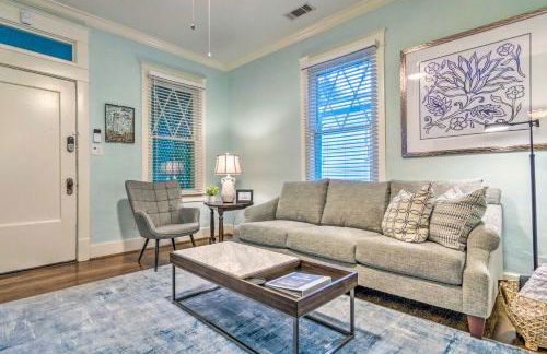 Colorful Cottage with Deck about 5 Mi to Downtown! - Foto 5