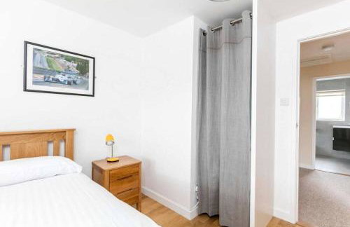 Spacious Modern Garden Family Home - Photo 11