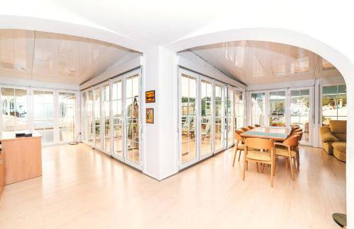 Beachfront Villa - Photo 45