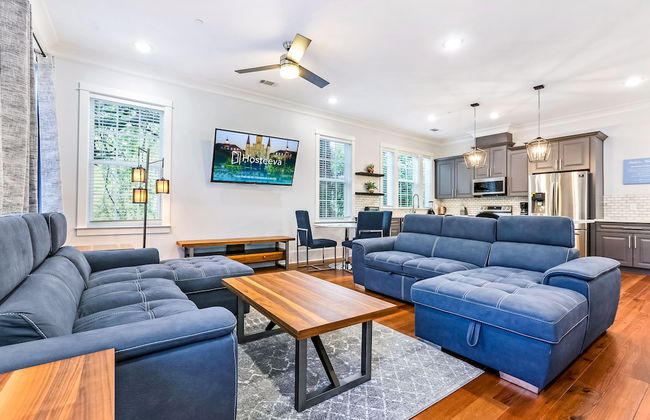 Spacious 5 BR Retreat with Pool - Near It All - Foto 19