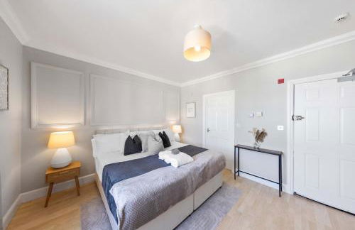 Modern King Bed WiFi Kitchen Perfect for Long Stay - Foto 1