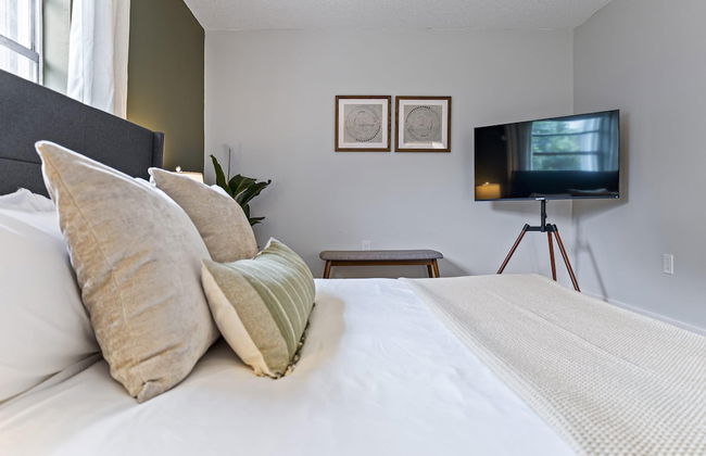 Hidden Garden A Serene Miami Escape - Photo 22