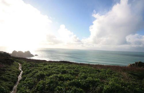 DRIFTWOOD - Super 1 Bedroom Home with Sea Views - Photo 21