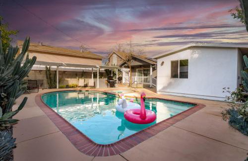 Modern Oasis with Pool & Jacuzzi near Universal Studios - Foto 1