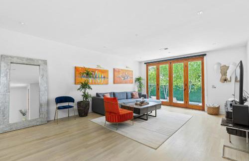 Luxury 4BR Villa with Private Pool in Los Angeles Crescent Heights - Foto 28