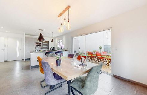 2 Bedroom Amazing Home In Landévant - Foto 5