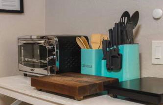 Sunny Guest Suite with large backyard - Pets Welcome - Foto 13