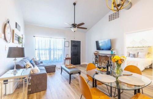 La Casita: Hot-tub & Firepit, 15 min to Fred! - Photo 15