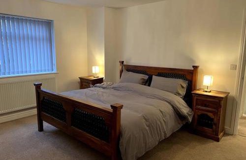 Large 5 Bedroom House Sleeps 10 Ideal for Contractors - Foto 3