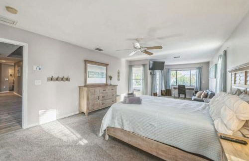 456 Stunning Canal-Front Home with Heated Pool - Foto 15