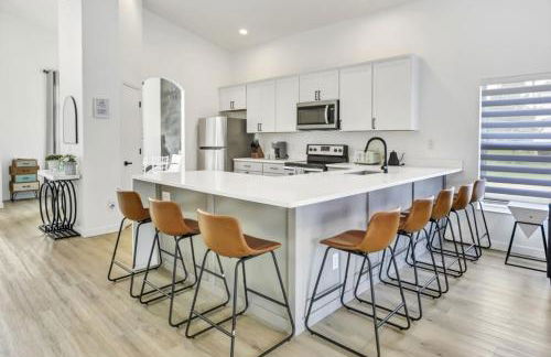 Secret Tunnel House 6 Bedroom Home by RedAwning - Foto 24