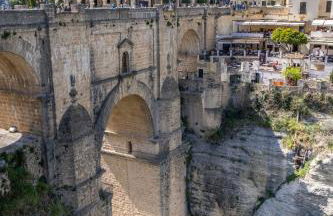 2060-Newly furnished 2 bedrooms apt with golf - Photo 40