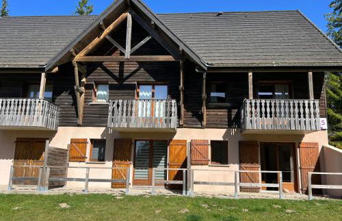 Super Besse chez Sophie 2ch, séjour, wifi, 2tv, rdc, terrasse, parc, piscine, pkg - Foto 38