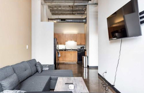 West Loop - City Views With In & Out Parking 2 - Photo 27