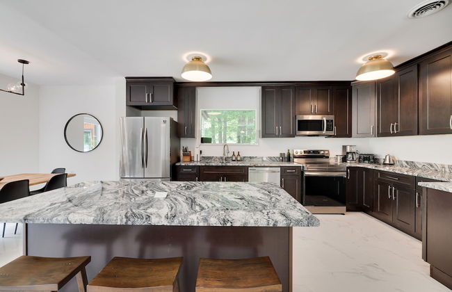 Paradise Retreat by Avantstay Pool Hot Tub Game Room - Photo 12