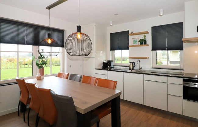 Lakeside Villa With Terrace - Foto 8