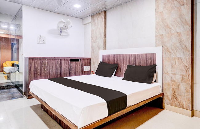 Comfy Stays at Lokhandwala Andheri West - Foto 1