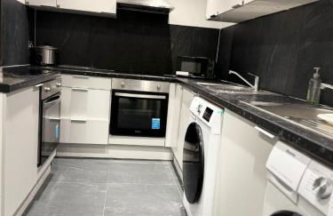 Private Family and Business Rooms Harrow Fast WiFi - Photo 40