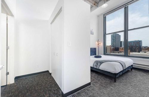 West Loop - City Views With In & Out Parking 1 - Photo 12