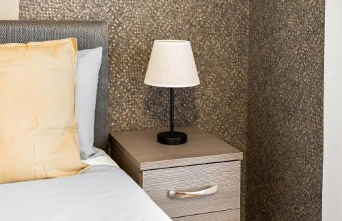 Stylish 2 Bedroom Flat in Birmingham JQ, Sleeps 6, Free WIFI and Secure Parking - Foto 15