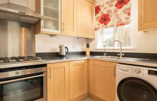 Modern, Well Presented 2-Bedroom Apartment, With Parking, Opposite Nirvana Spa - Pass the Keys - Foto 5