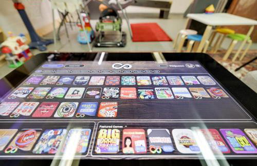 Family Pocono Gem by the lake with private sauna, hot tub, and huge game room - Foto 39