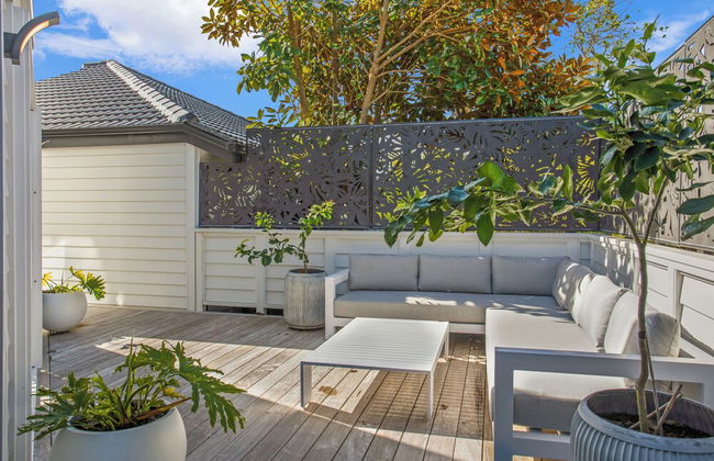 The Oasis Home with Hot Tub and Parking - Foto 17