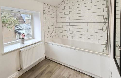 Stylish 2-Bed Home Near A11 - Foto 33