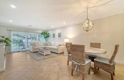 Walkable to Beach, Restaurants, Entertainment! - Photo 6