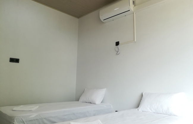 Thilini Hotel Apartment - Photo 2