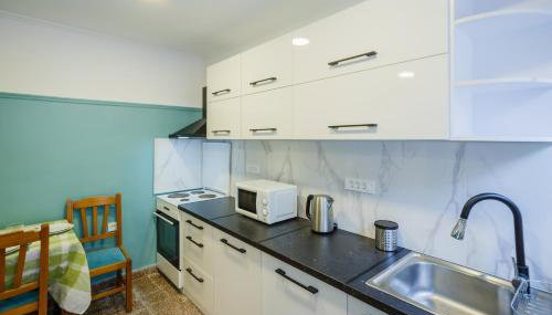 Elegant Private Residence in the Heart of the City 200m from the Beach - Photo 2, stove, dishwasher, toaster