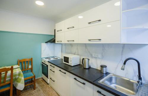 Elegant Private Residence in the Heart of the City 200m from the Beach - Photo 2