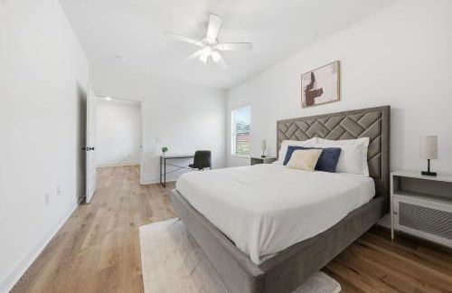 Modern 2BR2BA Retreat Bright & Airy - Foto 18