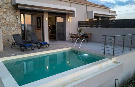 A V Luxury Apartments with Private Pools - Photo 44