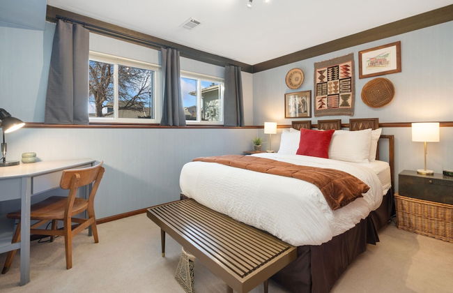 Mid-century Mod Retreat Lakefront Trails, Quiet - Photo 4