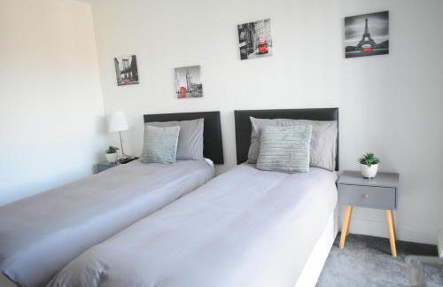 Luxury 2 Bedroom Northampton Townhouse with Balcony - Foto 20