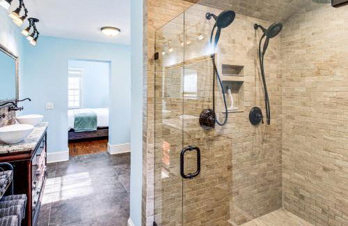 Pool, Patio and Putting Green Manchester Getaway - Foto 14