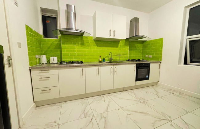 PRIVATE ROOMs In TOWN CENTRE FREE PARKING WIFI AND PATIO WITH AA STAY LTD - Foto 17