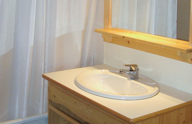 2 bedroom Apartment in Fontcouverte-la-Toussuire with swimming pool and garden - Photo 10