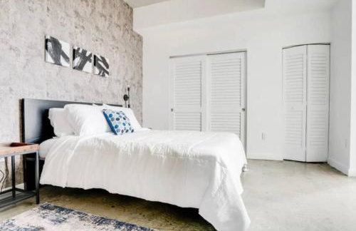 Sun-Splashed 1BR Condo unit in DWTN Miami with WFH - Foto 17