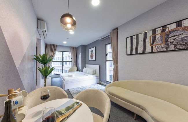 S Lux Apartment - Photo 24