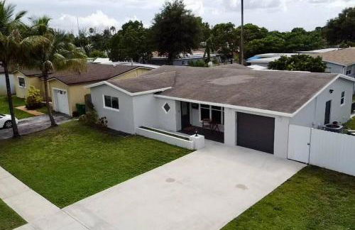 Stadium Sunflower Miramar home, 3 bd, 2 ba - Photo 20