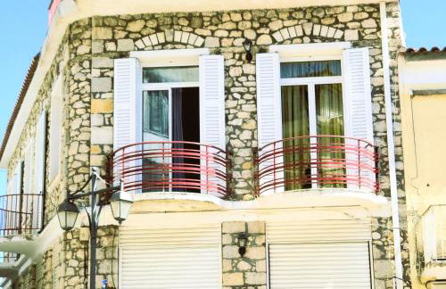 Traditional Stone House - Near Beach - Quiet Area - Family Friendly - Photo 1