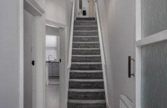 Comfy 3-Bed, Sleeps 5 & Parking - Foto 8