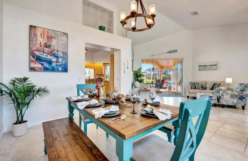 Spacious Canal-View Home with Pool and Game Room - Foto 8