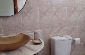 Casa em poucos passos da praia de Jaconé - Foto 6