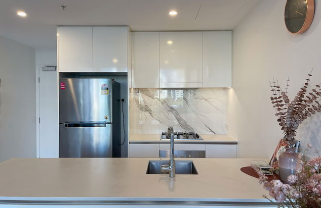 Charming Urban Retreat - Photo 9