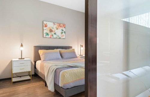 5-Star Irvine | Luxe 2BR w/ Pool, Gym & Parking - Foto 29